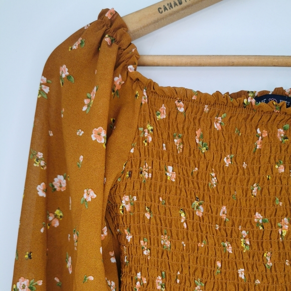 Heart Hips Smocked Blouse sz M - Picture 12 of 12